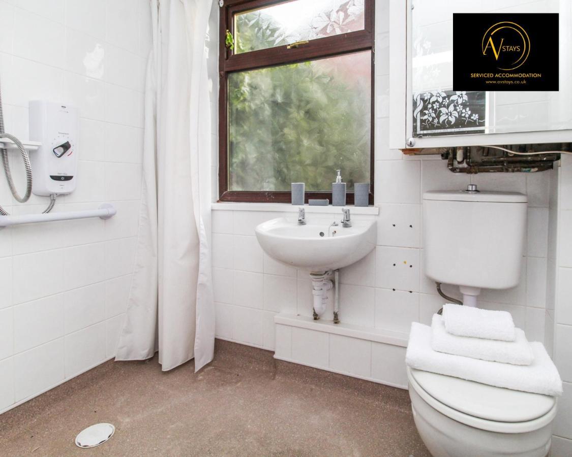 Modern House By Av Stays Short Lets & Serviced Accommodation St Helens St Helens  Eksteriør bilde